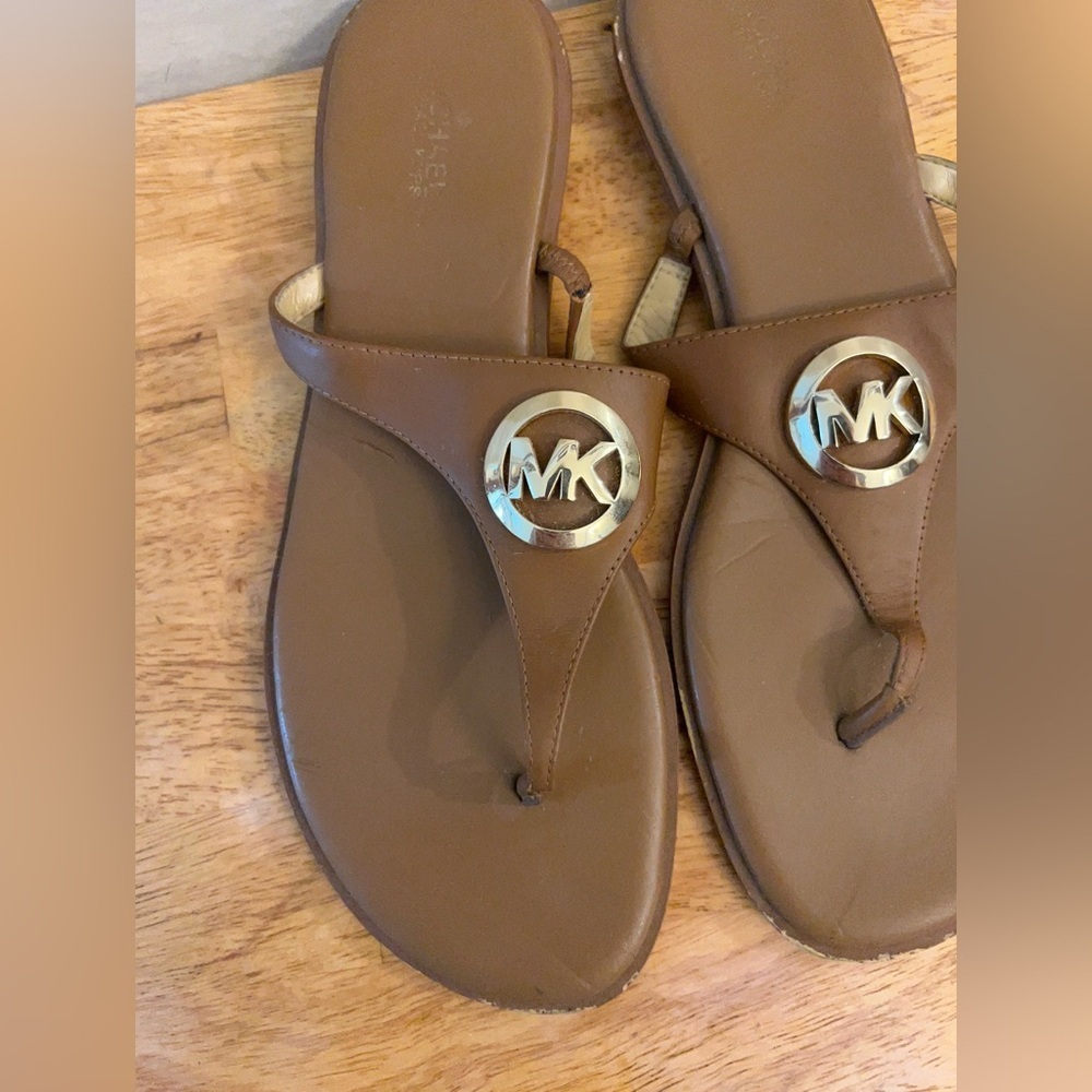 Michael Kors MK Plate Marlena Leather Upper Thong Sandals - Picture 5 of 11